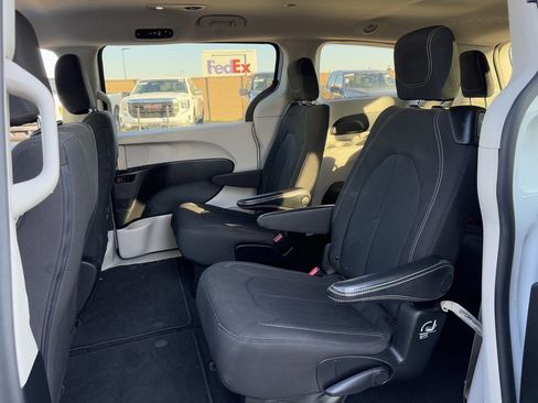 Used 2023 Chrysler Voyager LX image 28