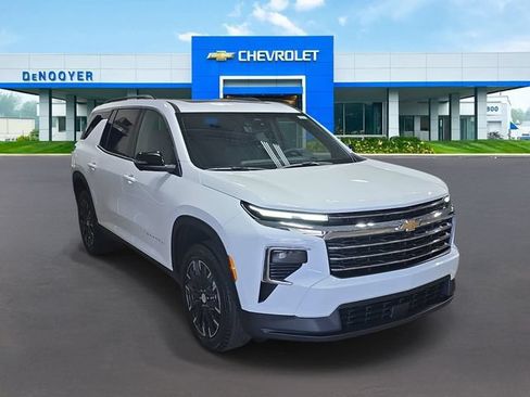 New 2026 Chevrolet Traverse LT w/ Sun and Wheel Package AWD/4WD image 4