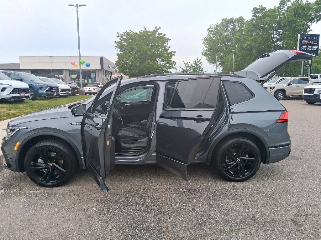 Used 2024 Volkswagen Tiguan SE R-Line AWD/4WD image 24