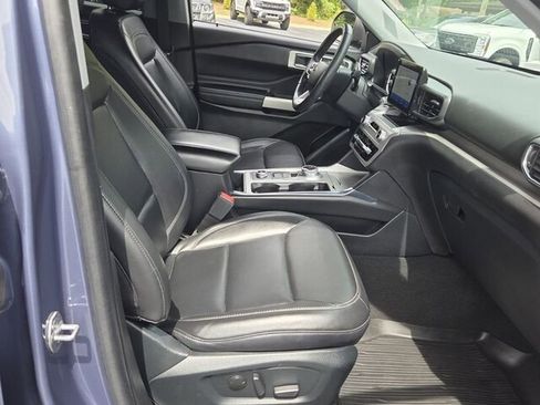 Used 2021 Ford Explorer XLT w/ Equipment Group 202A AWD/4WD image 18