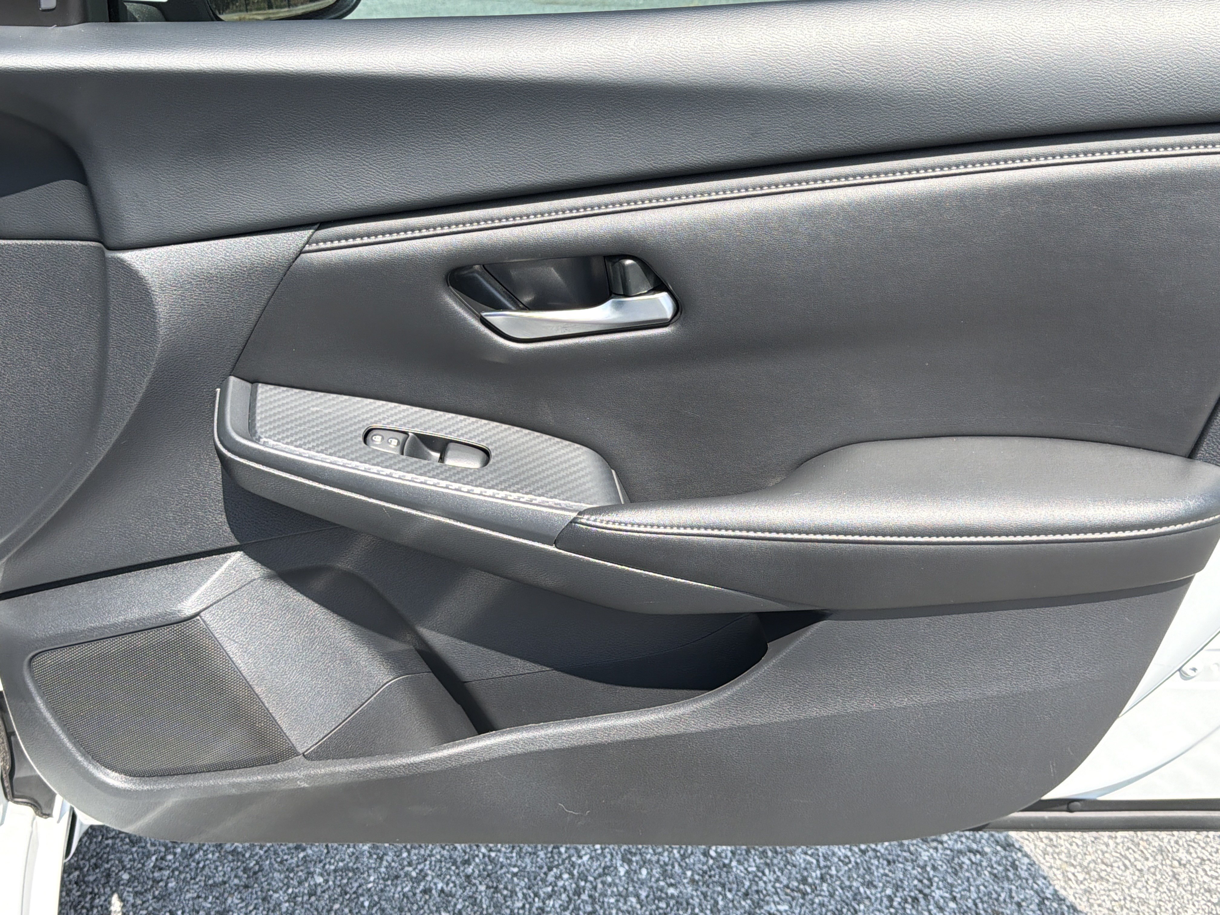 Used 2025 Nissan Sentra SV FWD image 17