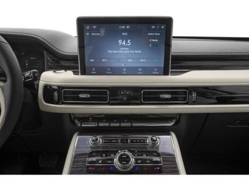 Used 2022 Lincoln Aviator Black Label w/ Class IV Trailer Tow Package image 10