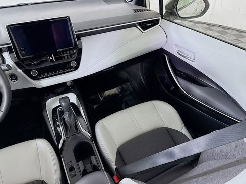 Certified 2025 Toyota Corolla XSE image 25