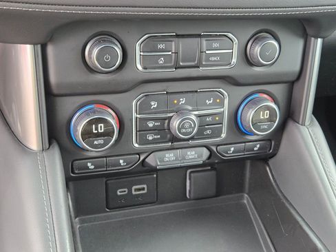 Used 2024 Chevrolet Suburban LT image 20