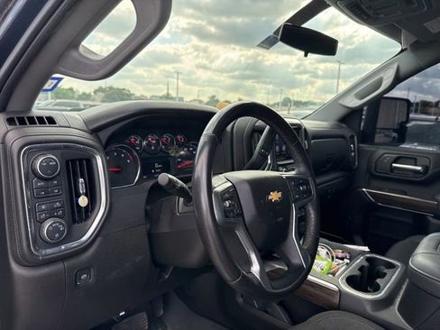 Used 2022 Chevrolet Silverado 2500 LT w/ Convenience Package AWD/4WD image 11