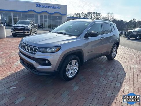 Used 2022 Jeep Compass Latitude image 32