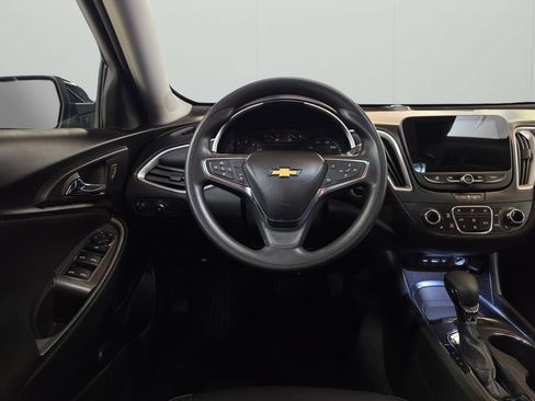 Used 2025 Chevrolet Malibu LT FWD image 17