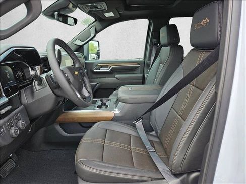 New 2026 Chevrolet Silverado 2500 High Country w/ High Country Premium Package AWD/4WD image 4