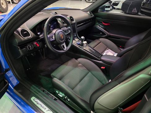 Used 2023 Porsche 718 Cayman w/ Premium Package RWD image 20