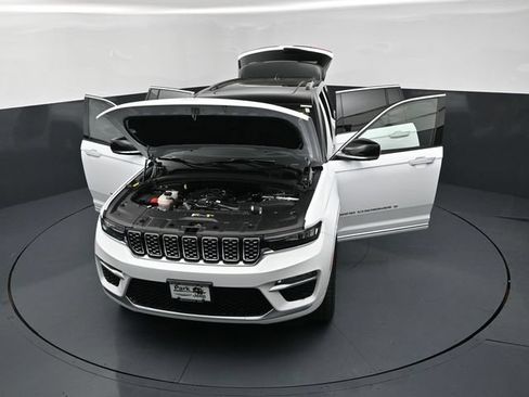 Used 2025 Jeep Grand Cherokee Summit AWD/4WD image 26