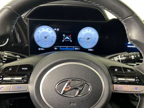 Used 2023 Hyundai Elantra Limited w/ Preferred Accessory Package FWD image 13