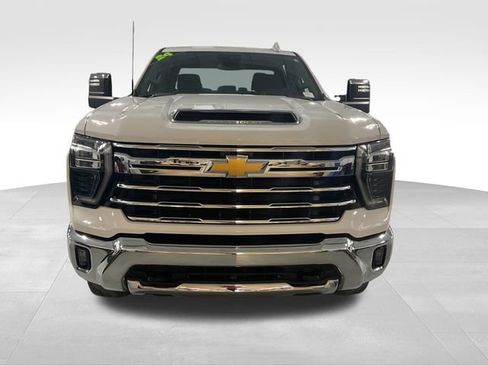 Used 2024 Chevrolet Silverado 2500 LTZ image 2