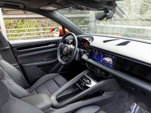 Certified 2025 Porsche Macan Electric image 52