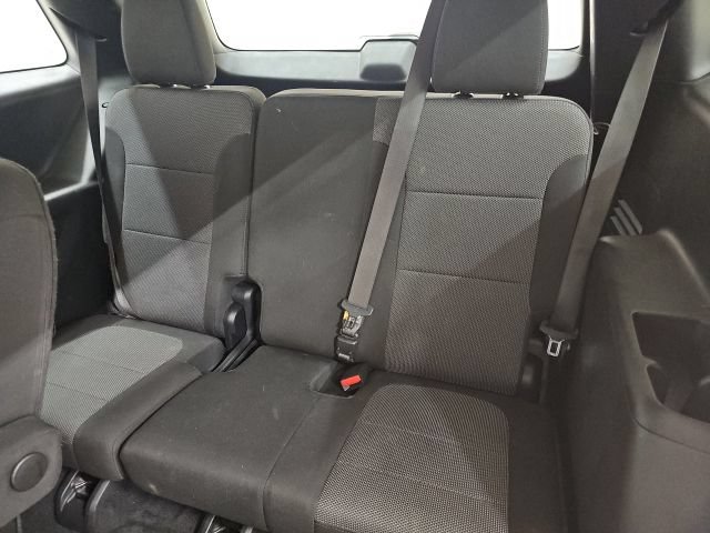 Used 2023 Chevrolet Traverse LT FWD image 4