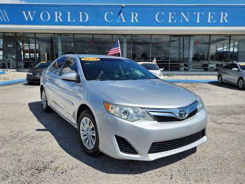 Used 2013 Toyota Camry LE image 1