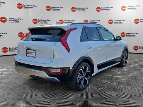 Used 2023 Kia Niro SX Touring FWD image 7