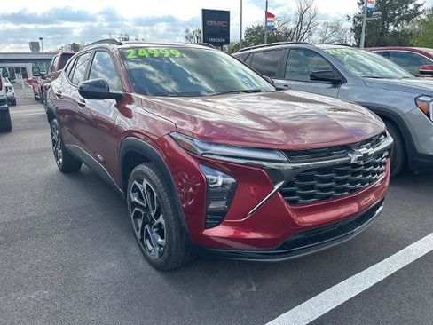 Used 2024 Chevrolet Trax RS w/ Sunroof Package image 2