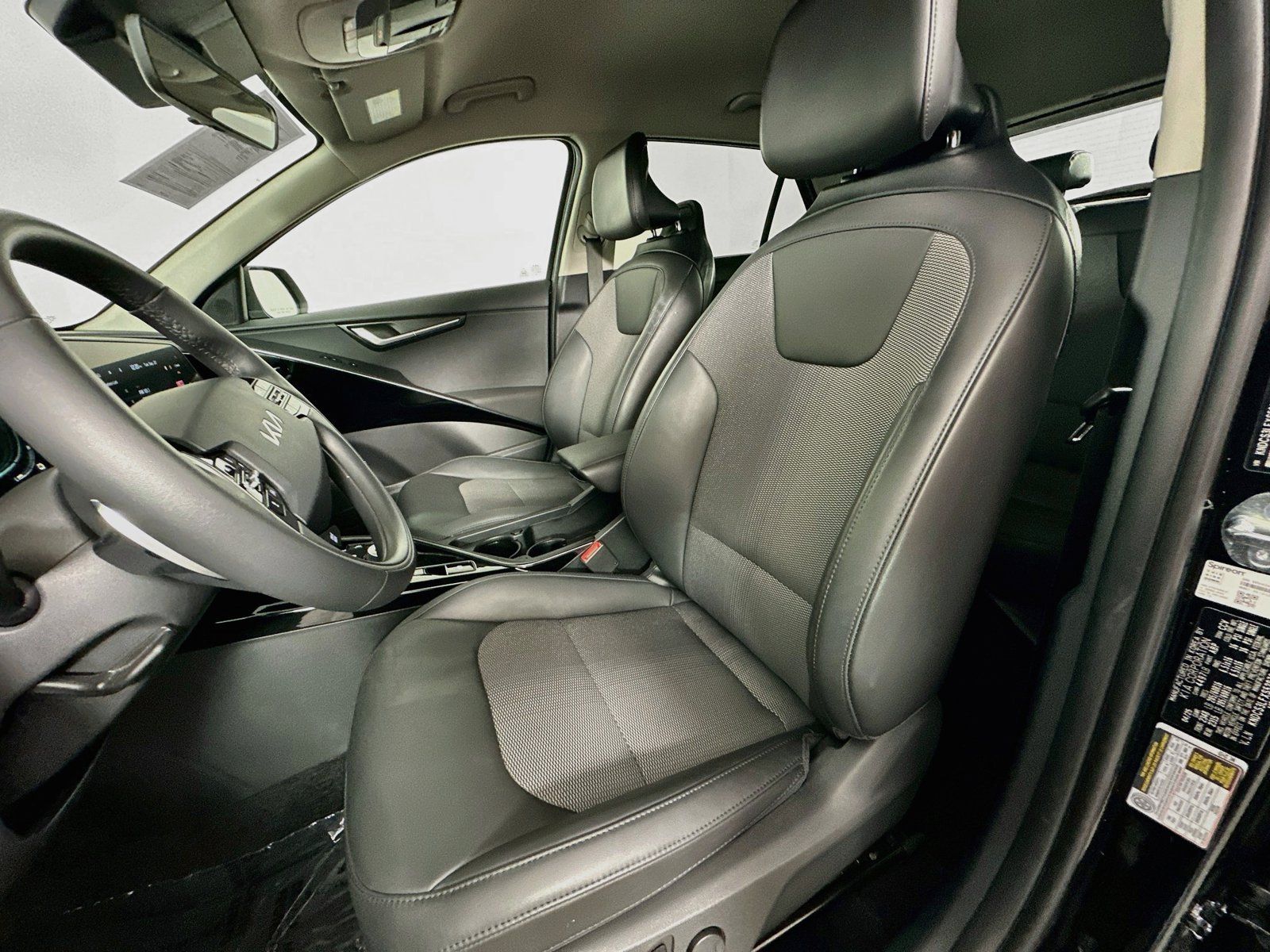 Used 2025 Kia Niro EX FWD image 22