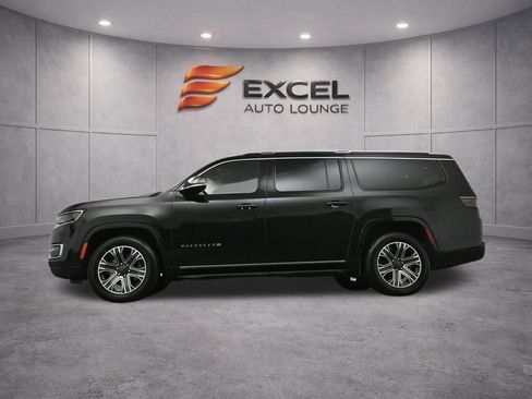 Used 2024 Jeep Wagoneer L Series II w/ Flexible Seating Group AWD/4WD image 45
