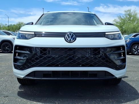 New 2026 Volkswagen Tiguan SE R-Line FWD image 2