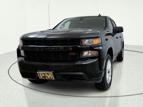 Used 2019 Chevrolet Silverado 1500 Custom w/ Custom Value Package AWD/4WD image 2