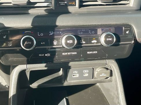 Used 2025 Honda Pilot TrailSport image 19