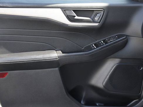 Used 2022 Ford Escape SE image 22