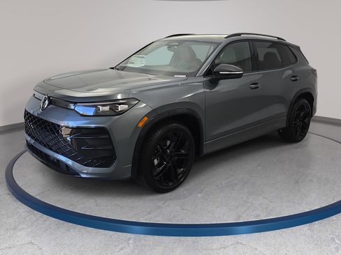 New 2026 Volkswagen Tiguan SE R-Line FWD image 1