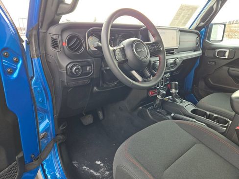 Used 2025 Jeep Wrangler Unlimited Rubicon AWD/4WD image 20