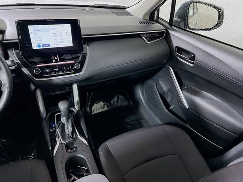Certified 2024 Toyota Corolla Cross LE image 21