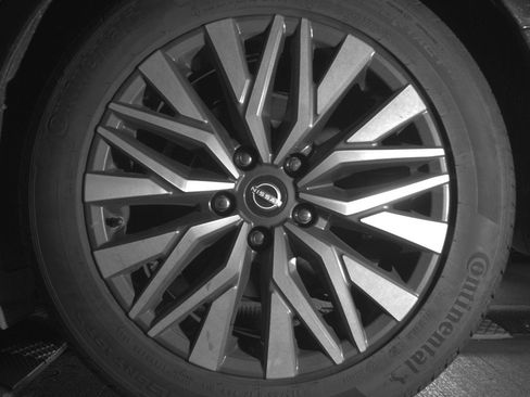 Used 2025 Nissan Altima 2.5 SV FWD image 14