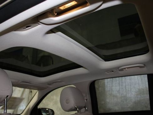 Used 2022 Mercedes-Benz GLC 300 4MATIC w/ Premium Package Lite image 26