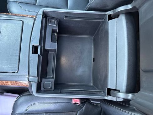 Used 2017 Chevrolet Suburban Premier RWD image 32