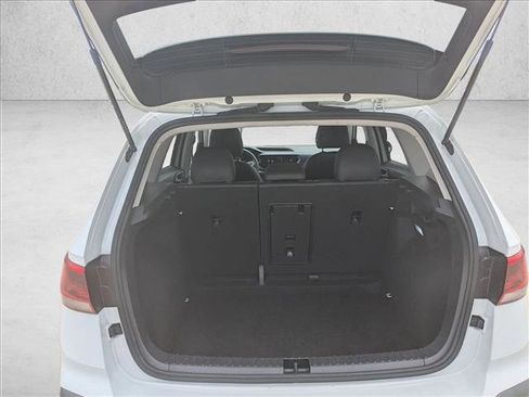 Used 2024 Volkswagen Taos SE image 7