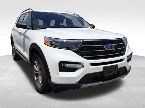 Used 2020 Ford Explorer XLT w/ Equipment Group 202A AWD/4WD image 14