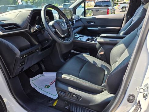 Used 2024 Toyota Sienna XSE w/ XSE Plus Package AWD/4WD image 10