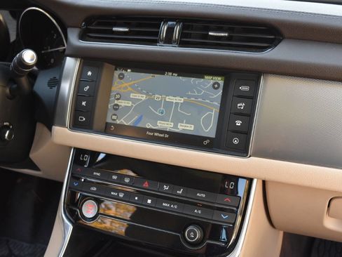 Used 2017 Jaguar XF Premium image 58