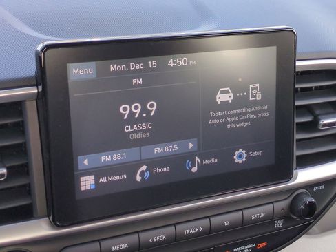 Used 2025 Hyundai Venue SEL image 13