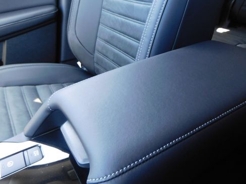 New 2025 Mitsubishi Outlander SE image 32