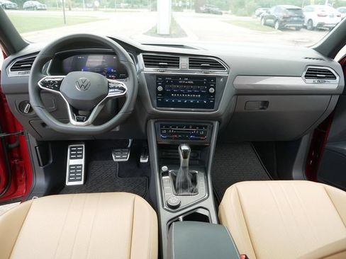 Certified 2024 Volkswagen Tiguan SE R-Line AWD/4WD image 21