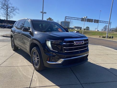 Used 2025 GMC Acadia Elevation image 2