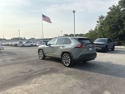 Used 2022 Toyota RAV4 XLE Premium AWD/4WD image 6