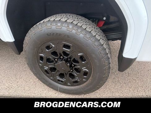New 2026 GMC Sierra 3500 Denali Ultimate w/ LPO, Black Badging Package AWD/4WD image 10