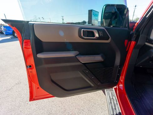 Used 2023 Ford Bronco Wildtrak image 17