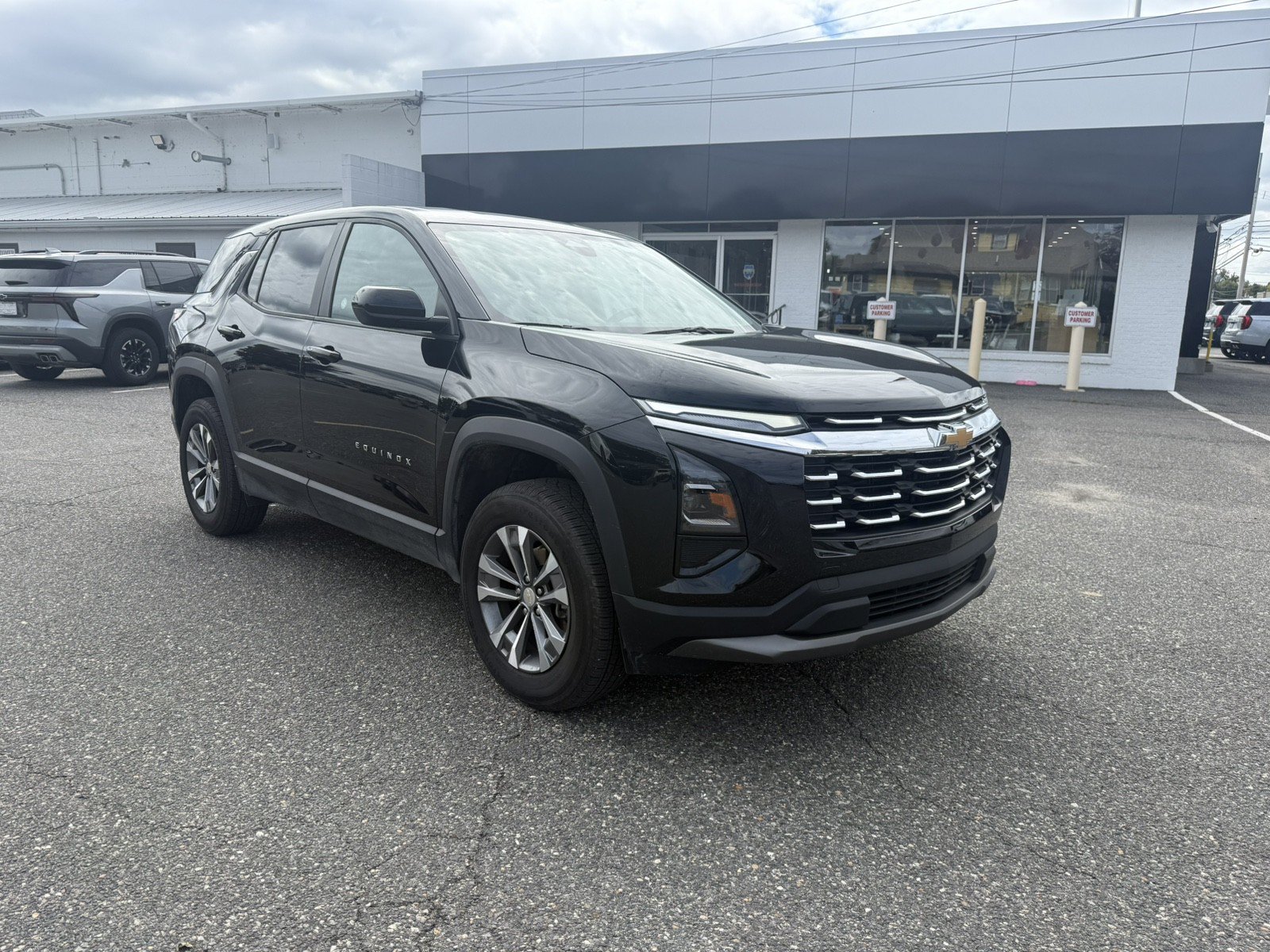 Used 2026 Chevrolet Equinox LT FWD image 1