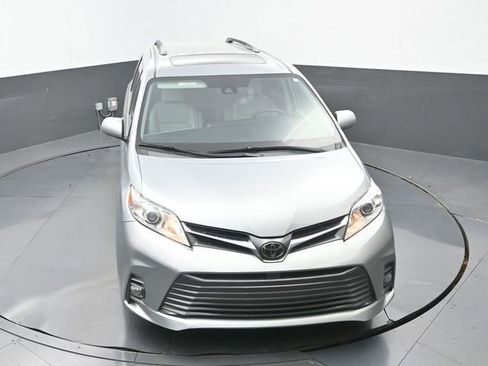 Used 2020 Toyota Sienna XLE image 14