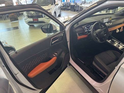 New 2025 Mitsubishi Outlander SEL image 21