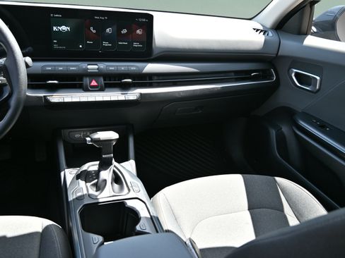 Used 2025 Kia K4 FWD image 11