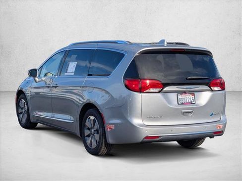 Used 2017 Chrysler Pacifica Platinum FWD image 8