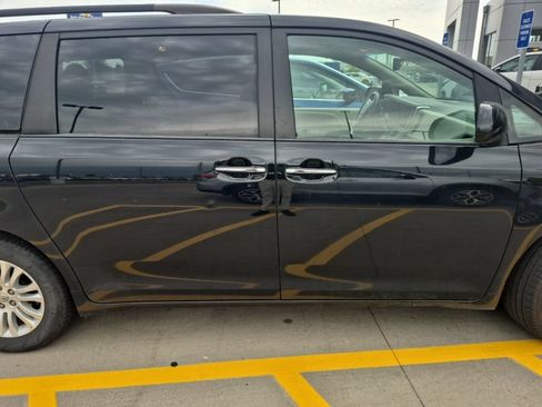 Used 2015 Toyota Sienna XLE FWD image 15